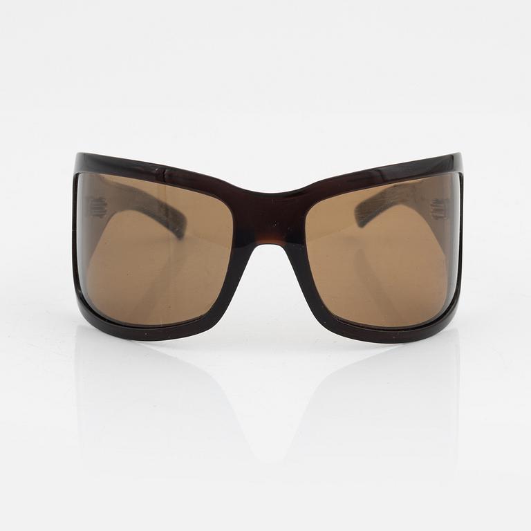 Bottega Veneta, a pair of sunglasses.