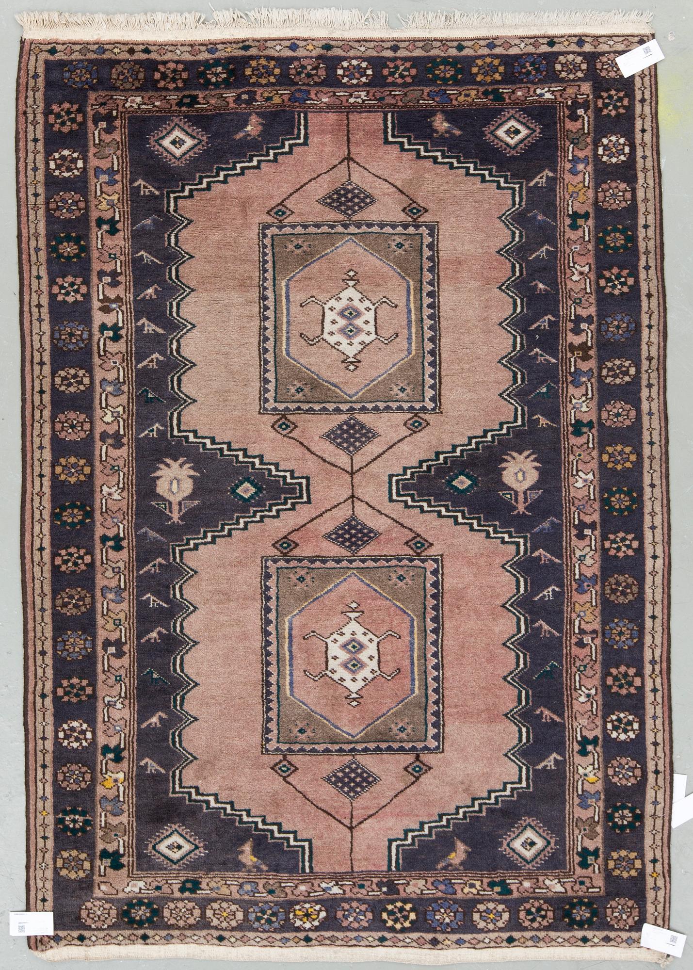MATTA, orientalisk. Ca 192x133 cm.
