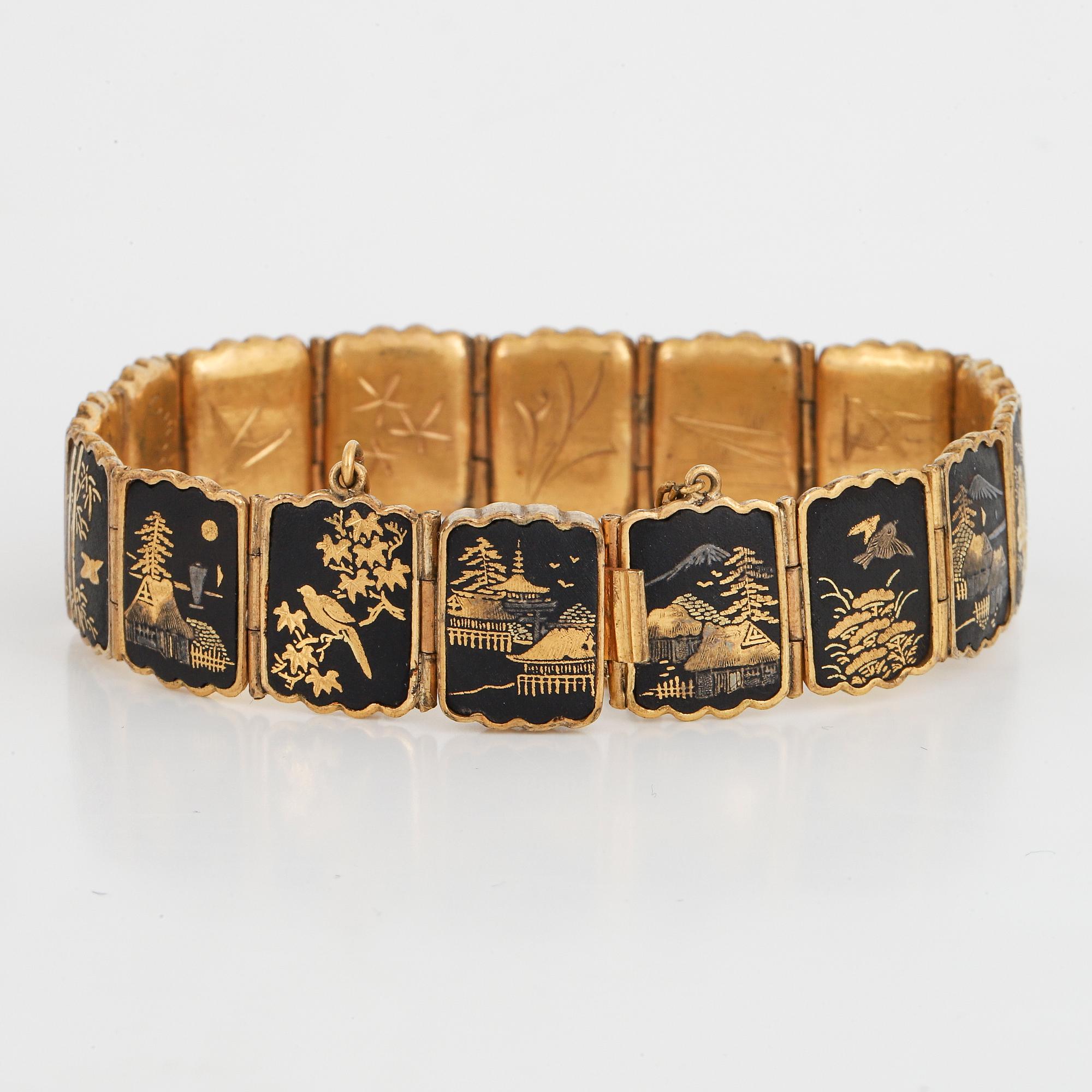 ARMBAND, gul metall med japanskt motiv.