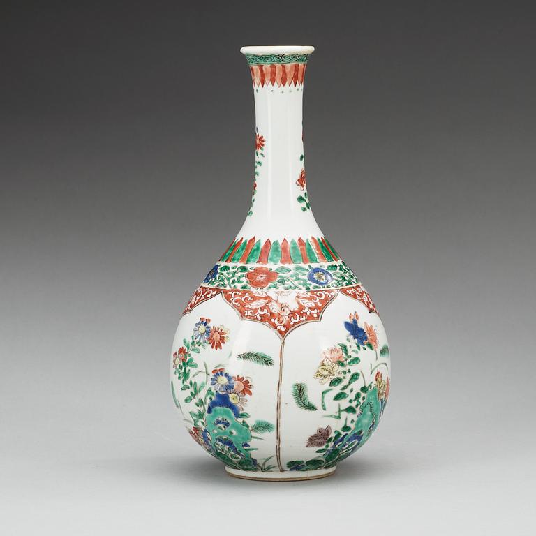 Vas, porslin. Qing dynastin, Kangxi (1662-1722).