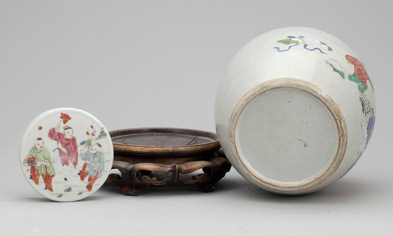 URNA, porslin, Kina, 1800-tal.