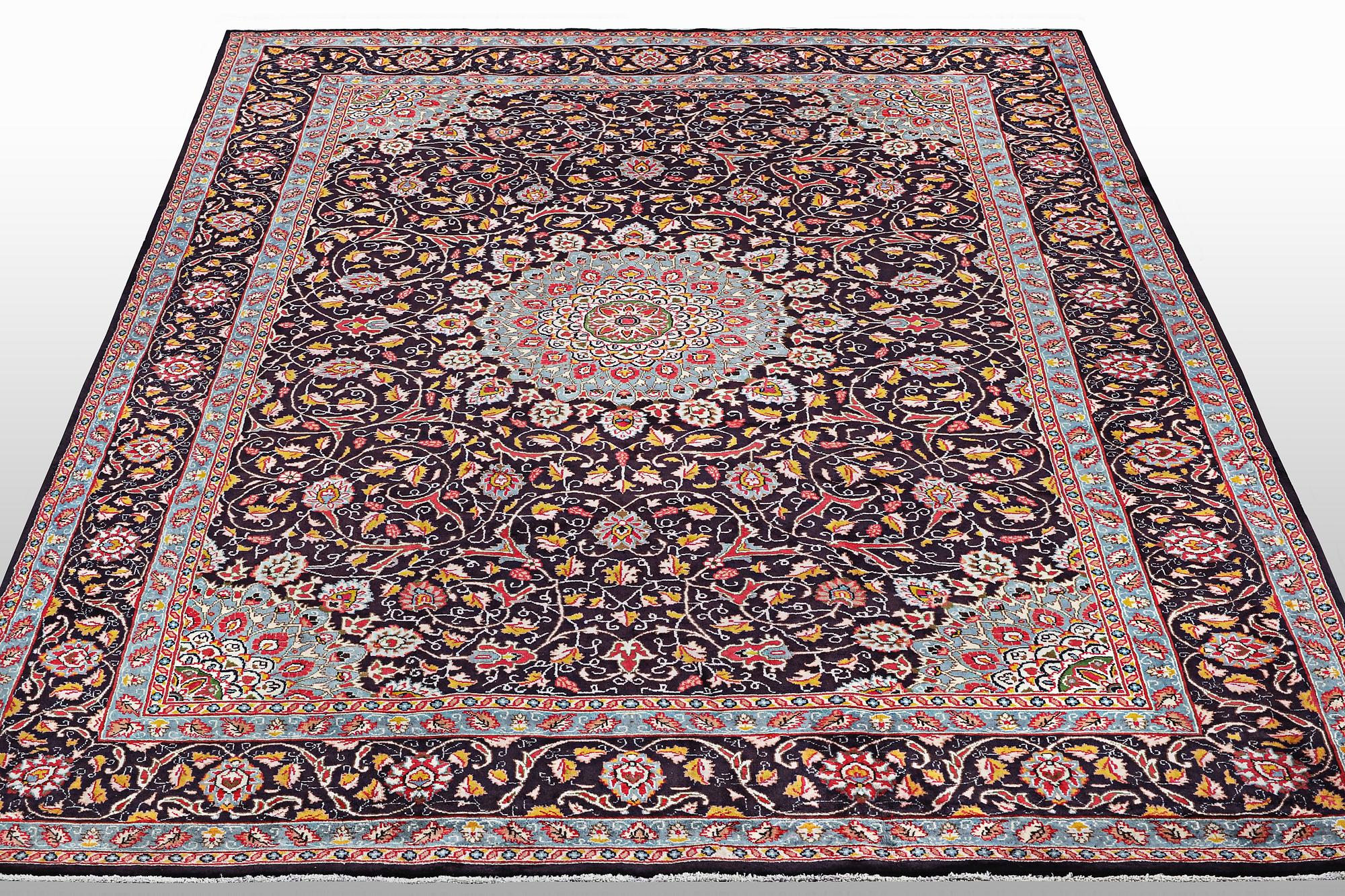 A carpet, Kashan, ca 354 x 242 cm.