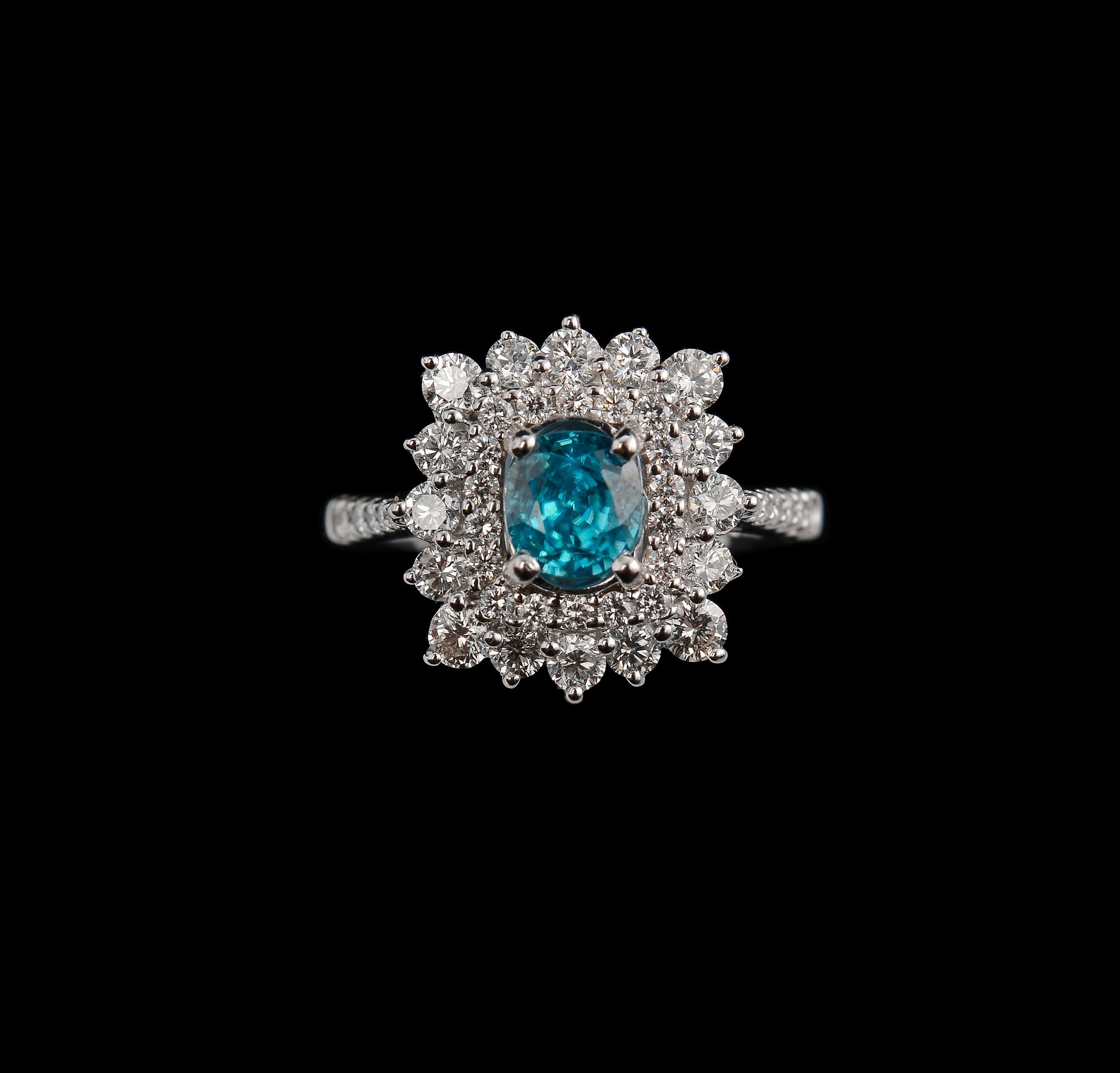 A RING, brilliant cut diamnonds c. 1.00 ct. zircon c. 1.2 ct. Weight 6,3 g.