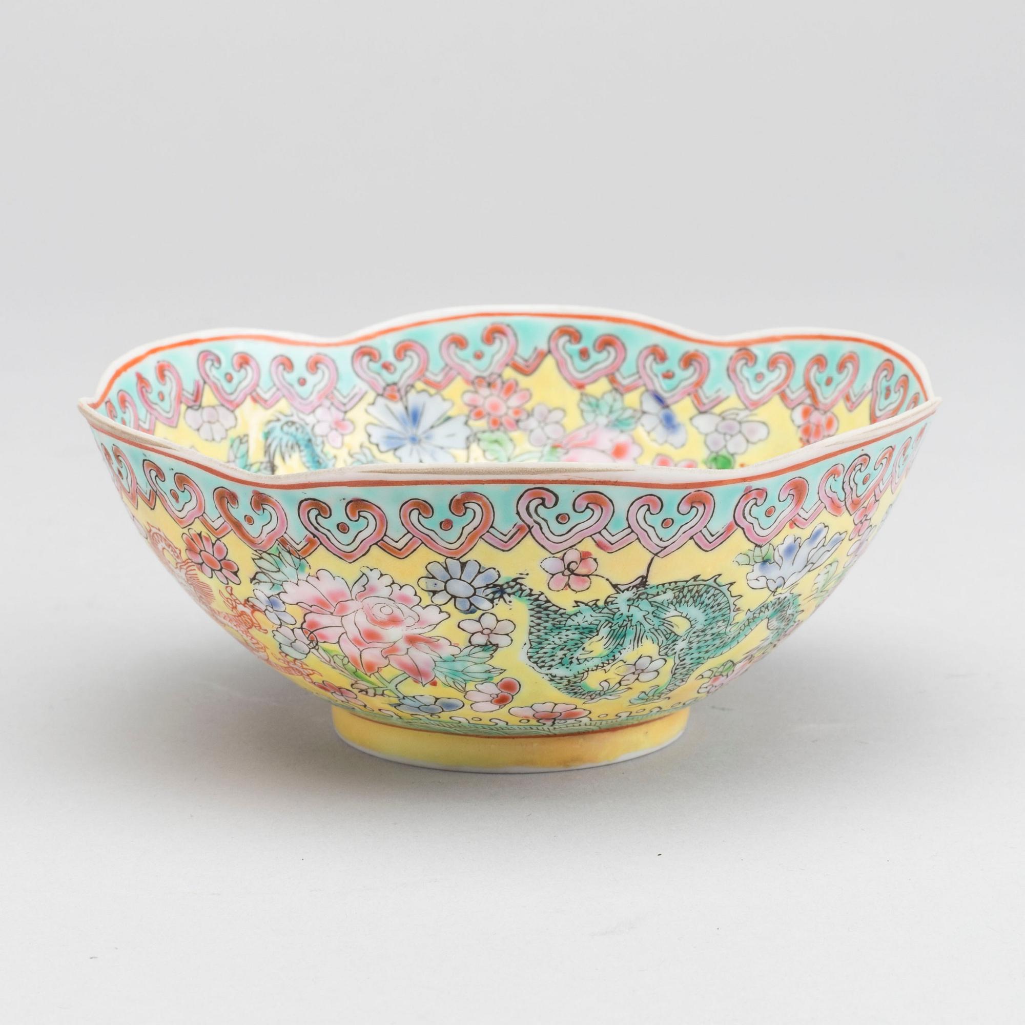 A CHINESE EGG-SHELL BOWL 20TH CENTURY,