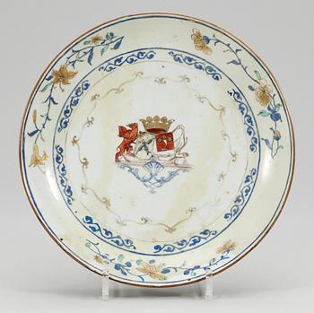 91. SKÅLFAT, porslin. Qing dynastin. Yongzheng (1723-35).
