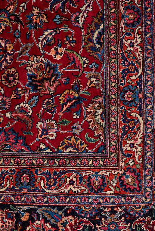 A CARPET, semi-antique Mashad so called Saber, ca 475 x 349 cm (including the flat weave).