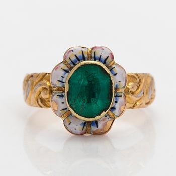 Ring, 18K guld, smaragd och emalj, tidigt 1800-tal.