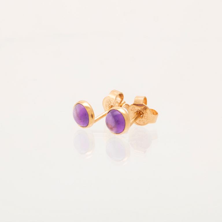 Earrings, 3 pairs, 18K gold and cabochon-cut coloured stones.