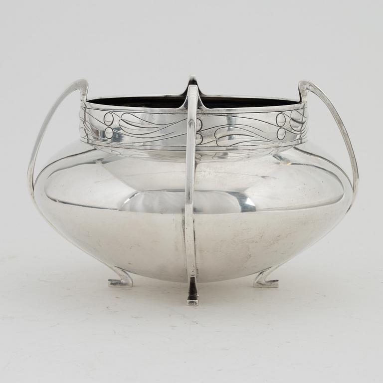 An Art Nouveau silver bowl, possibly Gustaf Möllenborg, Stockholm, 1905.