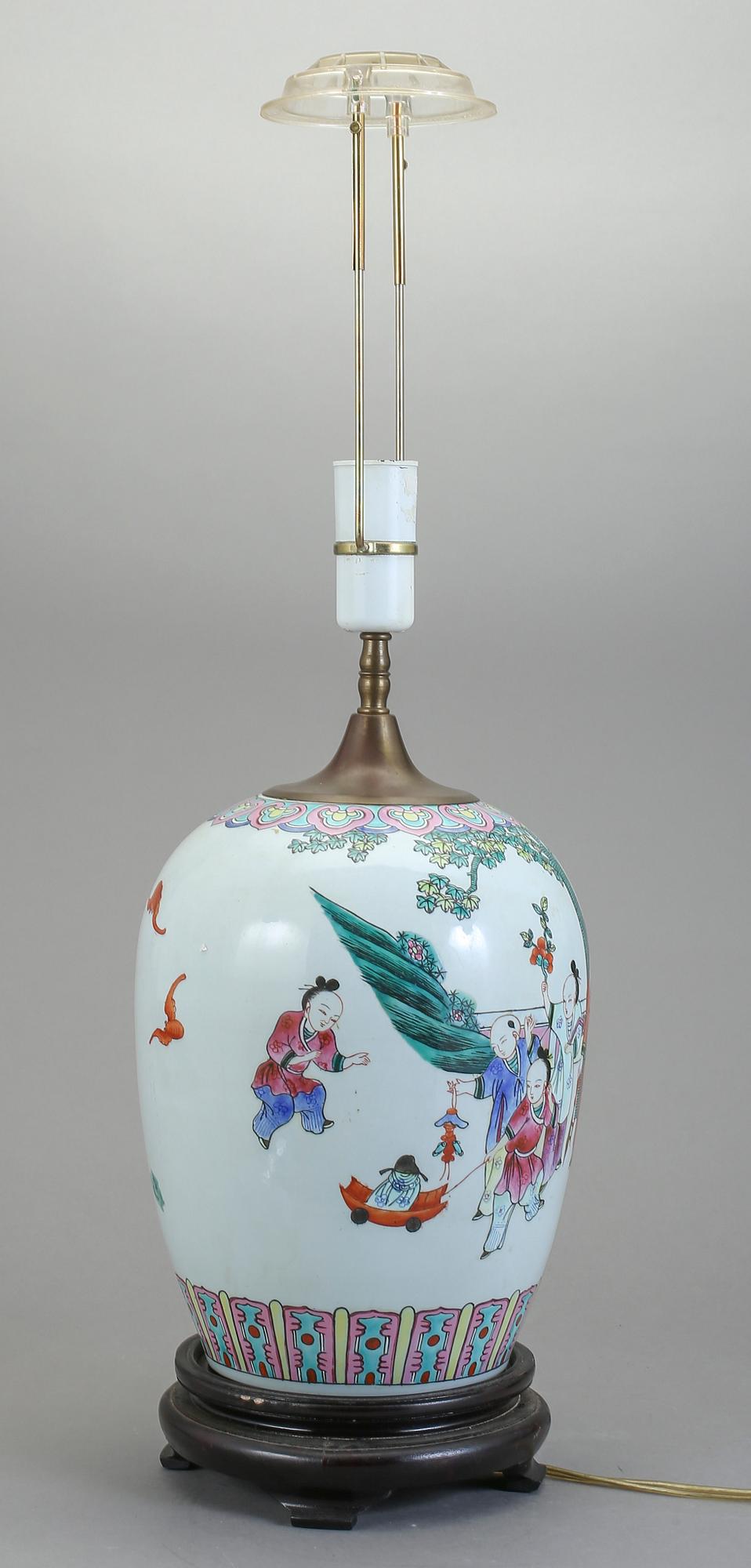 BORDSLAMPA, porslin, Kina, 1900-tal.
