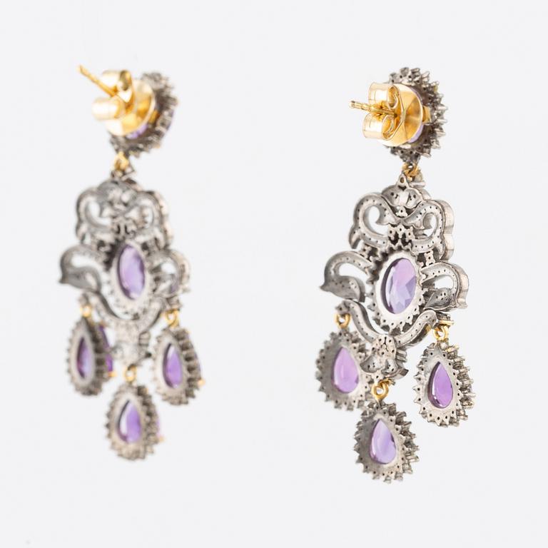Earrings, girandole model with amethysts and multi-coloured diamonds.