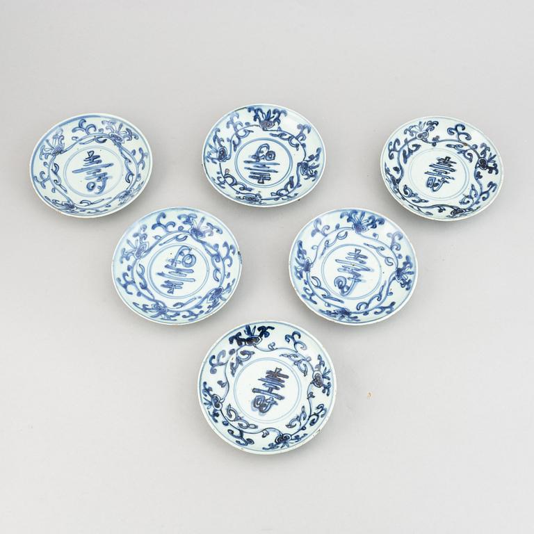 A set of six blue and white dishes, China, Ming dynasty (1368-1644).