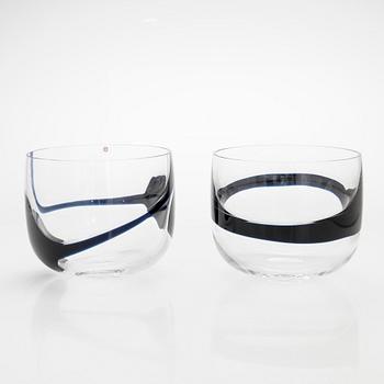 Timo Sarpaneva, skålar, 2 st 3042 "Blues" den andra är signerad Timo Sarpaneva Iittala 1988.