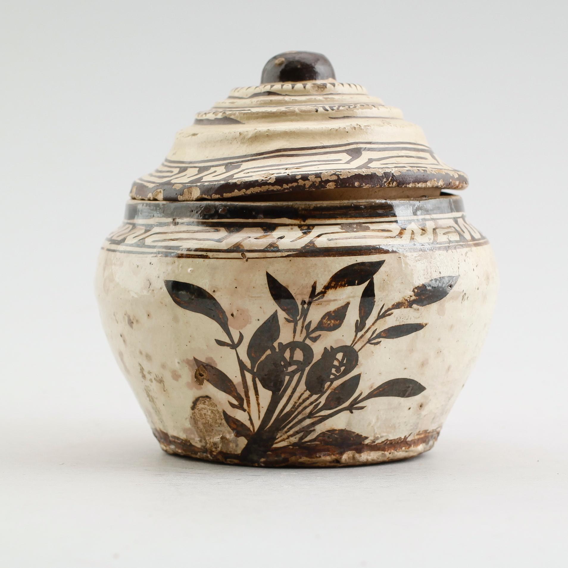 A Cizhou ware pot with cover, presumably Yuan dynasty (1260-1370).