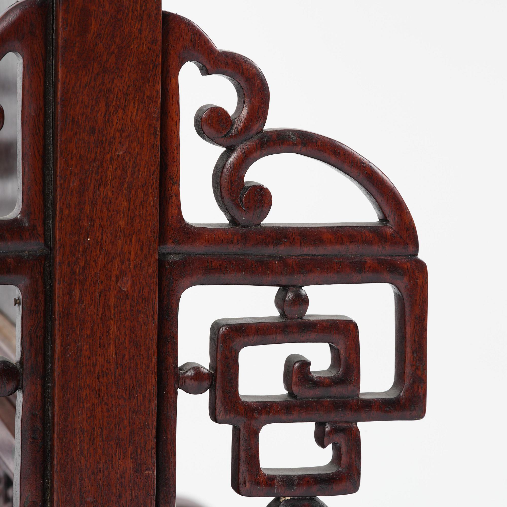 A silk embroidery in a table screen, Qing dynasty.