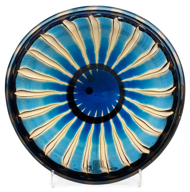 Edvin Öhrström, An Edvin Öhrström 'Ariel' glass bowl, Orrefors 1952.