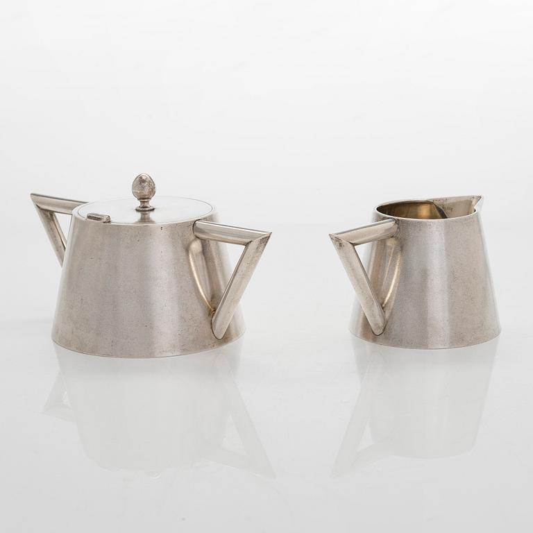 K. Fabergé, a silver sugar bowl and cream jug, Imperial Warrant mark, Moscow ca. 1913.