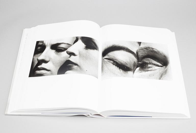 HELMUT NEWTON, bok "Sumo".
