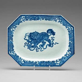 A large blue and white serving dish, Qing dynasty, Qianlong (1736-95).