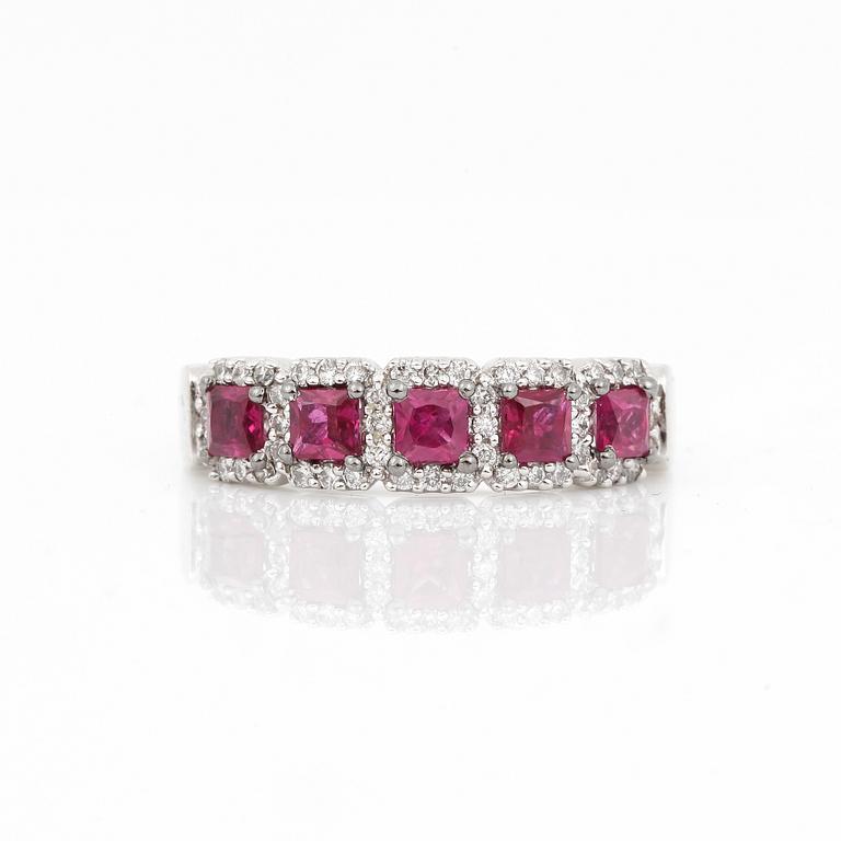 RING, 18 k vitguld, rubiner tot 0.87 ct, diamanter tot 0.24 ct.