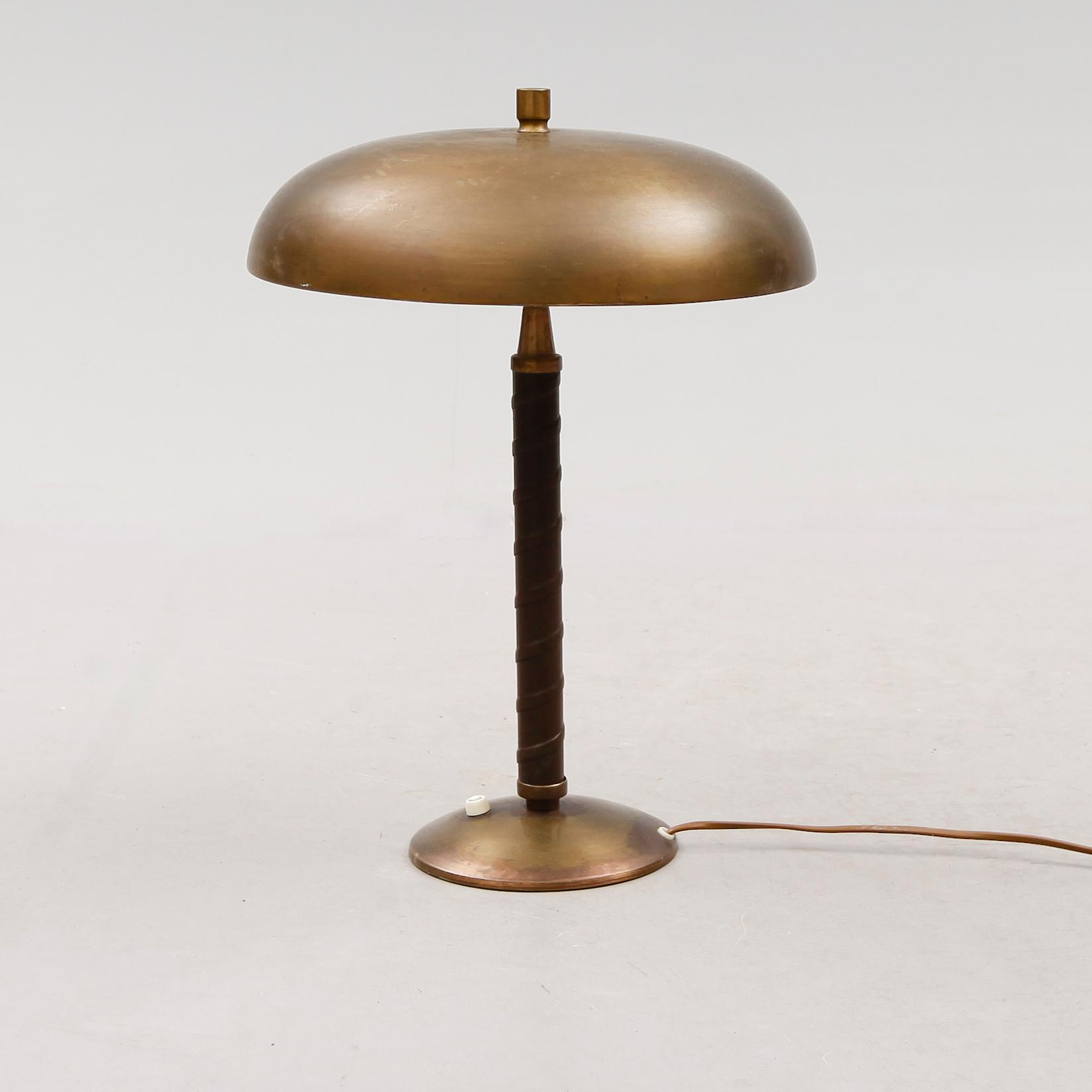 BORDSLAMPA, 1900-talets första hälft.