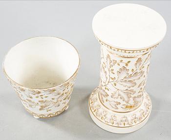 A pedestal and a pot from the second half of the 19th century.