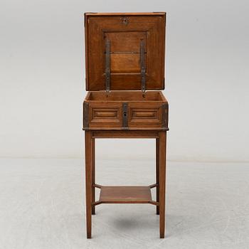 A late 18th / early 19th century box.