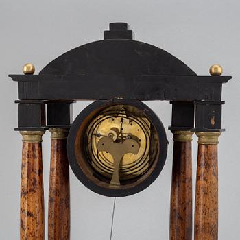 A Biedermeier pendulum clock, probably Germany / Austria. First half of the 19th century.