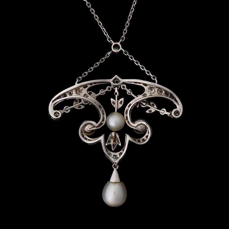 A NECKLACE, cultured pearls, brilliant cut diamonds, 18K white gold. England.