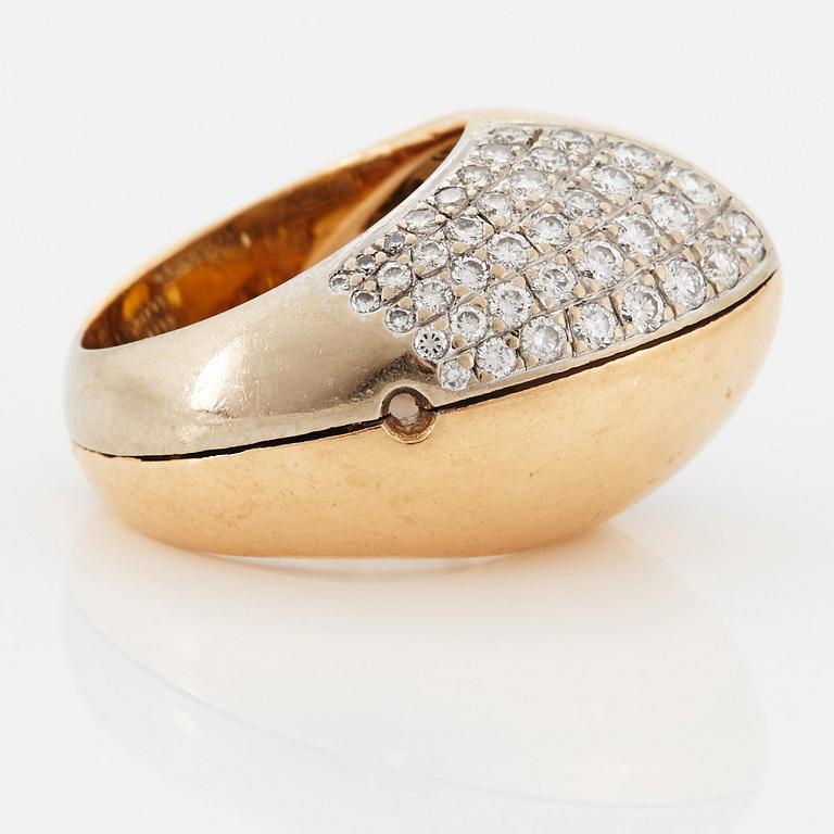 Paul Binder ring 18K guld med runda briljantslipade diamanter.