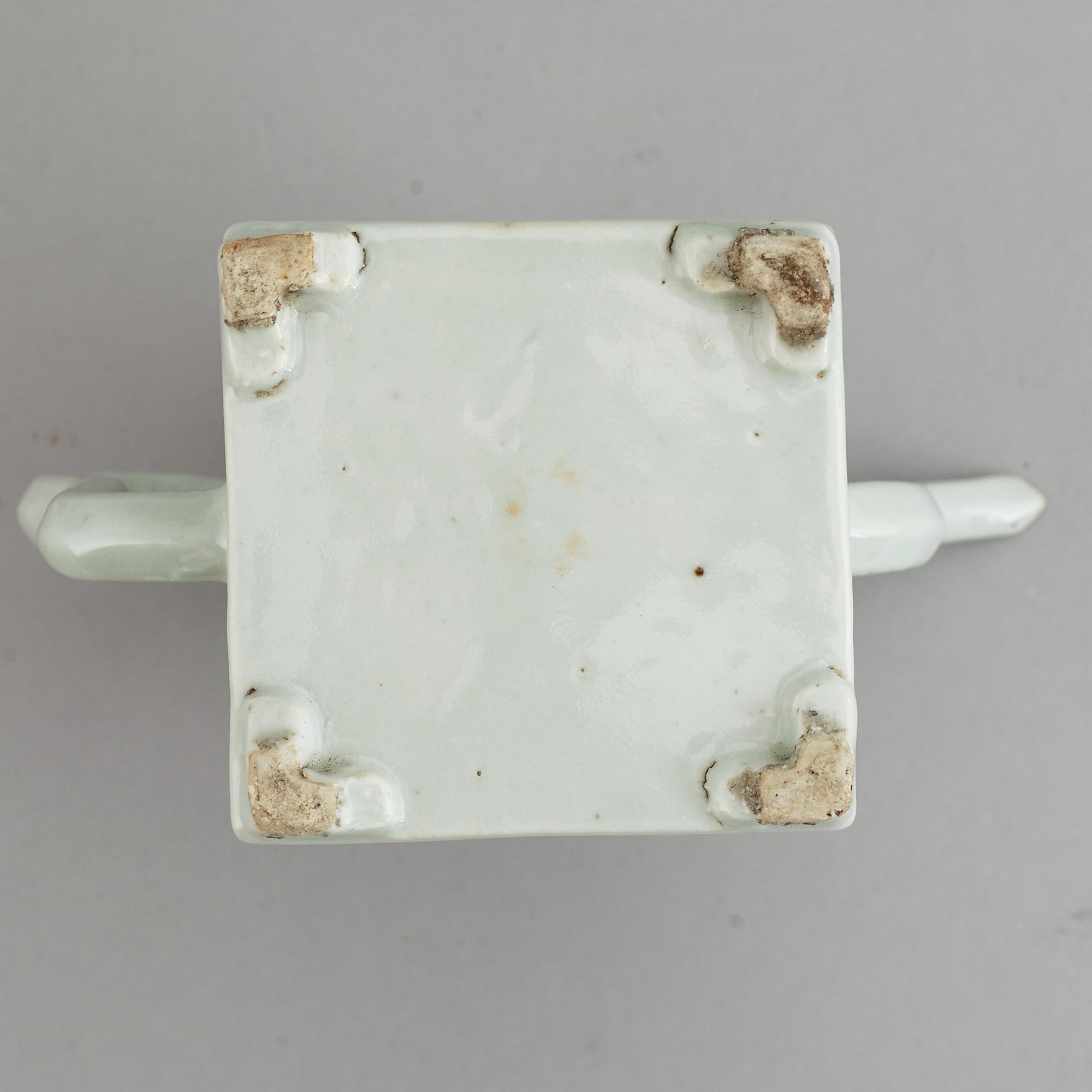 A pair of famille rose vases, and a tea pot, Qing dynasty, 19th Century and circa 1900.