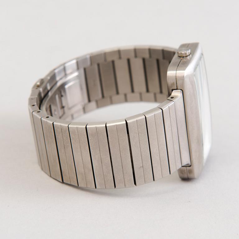 ISSEY MIYAKE, wristwatch 28 x 39 mm, design Harri Koskinen.