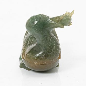 Bälteshake samt amulett och ask, nefrit och sten, Qingdynastin.