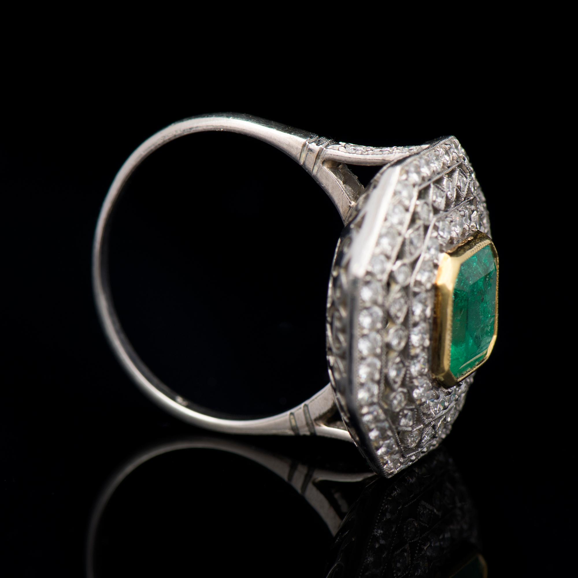SORMUS, viistehiottu smaragdi, briljanttihiotut timantit, platinaa. Art Deco, n. 1920-luku.