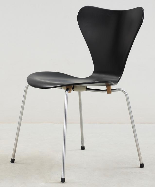 STOL, "Sjuan", Arne Jacobsen, Fritz Hansen, formgiven 1955.