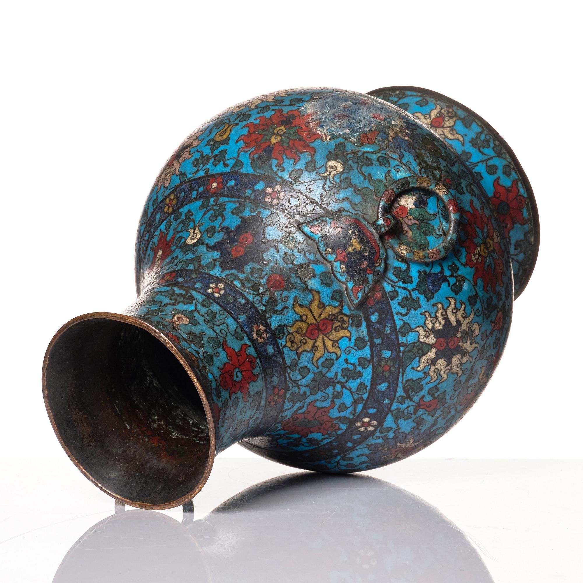 Kruka, Hu, cloisonné. Mingdynastin (1368-1644).