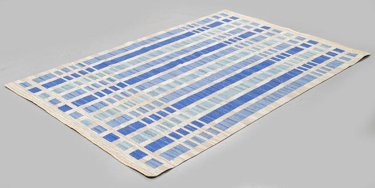 Irma Kronlund, matto, flat weave, ca 223 x 148 cm, signed KLH IK (Kronobergs Läns Hemslöjd).