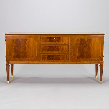 Sideboard, gustaviansk stil, Abrahamsons Möbelfabrik AB 1900-talets mitt.