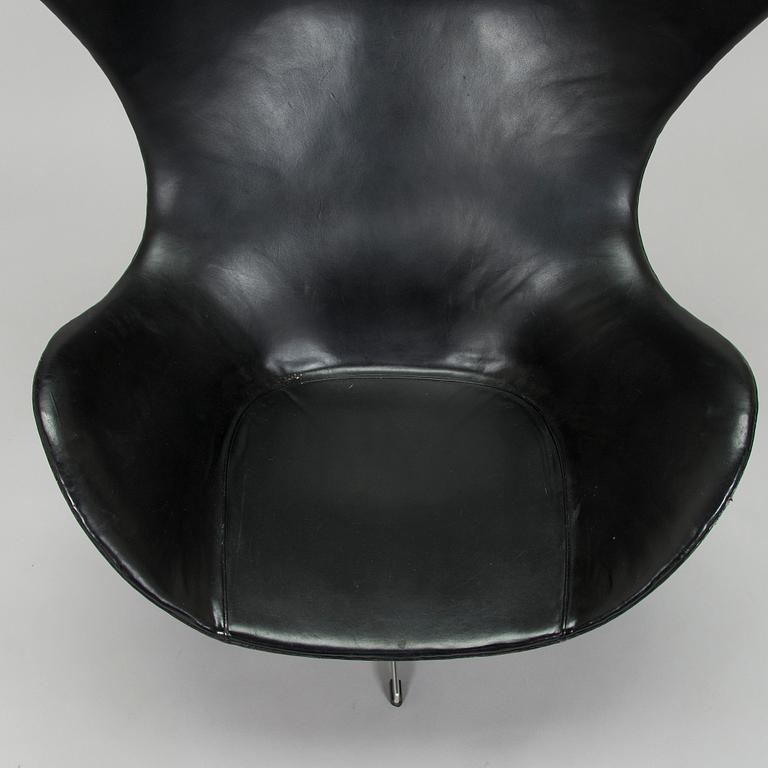 Arne Jacobsen, a black leather "Egg" armchair, Fritz Hansen, Denmark 1960/70s.