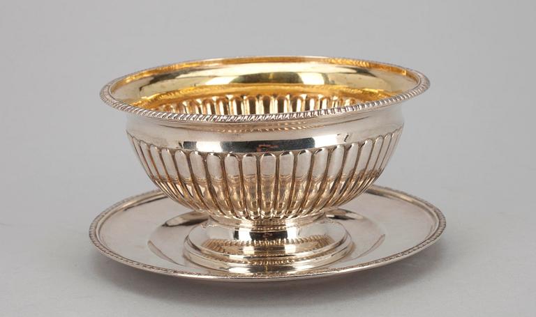 SÅSSKÅL, silver, Daniel Hällman, Stockholm 1810. Vikt ca 465,4 g.