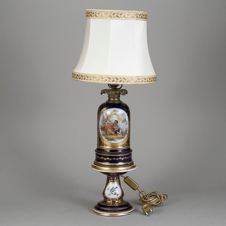 BORDSLAMPA, porslin, sent 1800-tal.