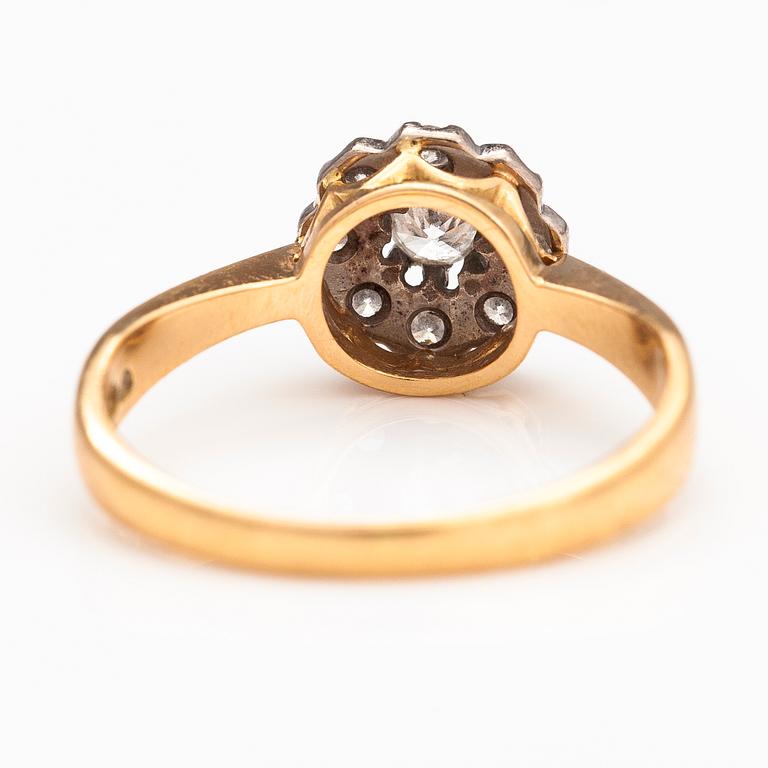 RING, 18K guld, diamanter ca 0.30 ct tot.