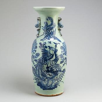 A large blue and white and celadon glazed vase, Qing dynasty, late 19th/early 20th century.