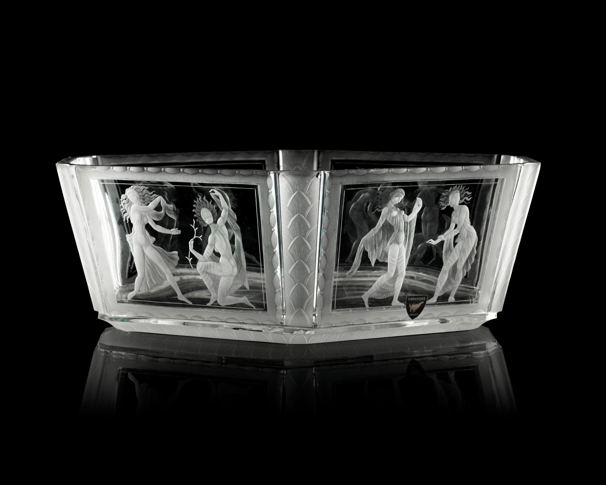 A Simon Gate engraved glass bowl, Orrefors 1963.