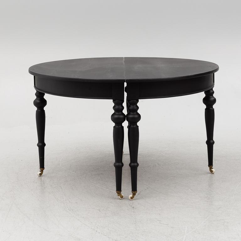 A dining table, late 19th Century.