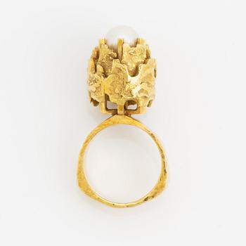 Claës E. Giertta, 18K gold and pearl ring.