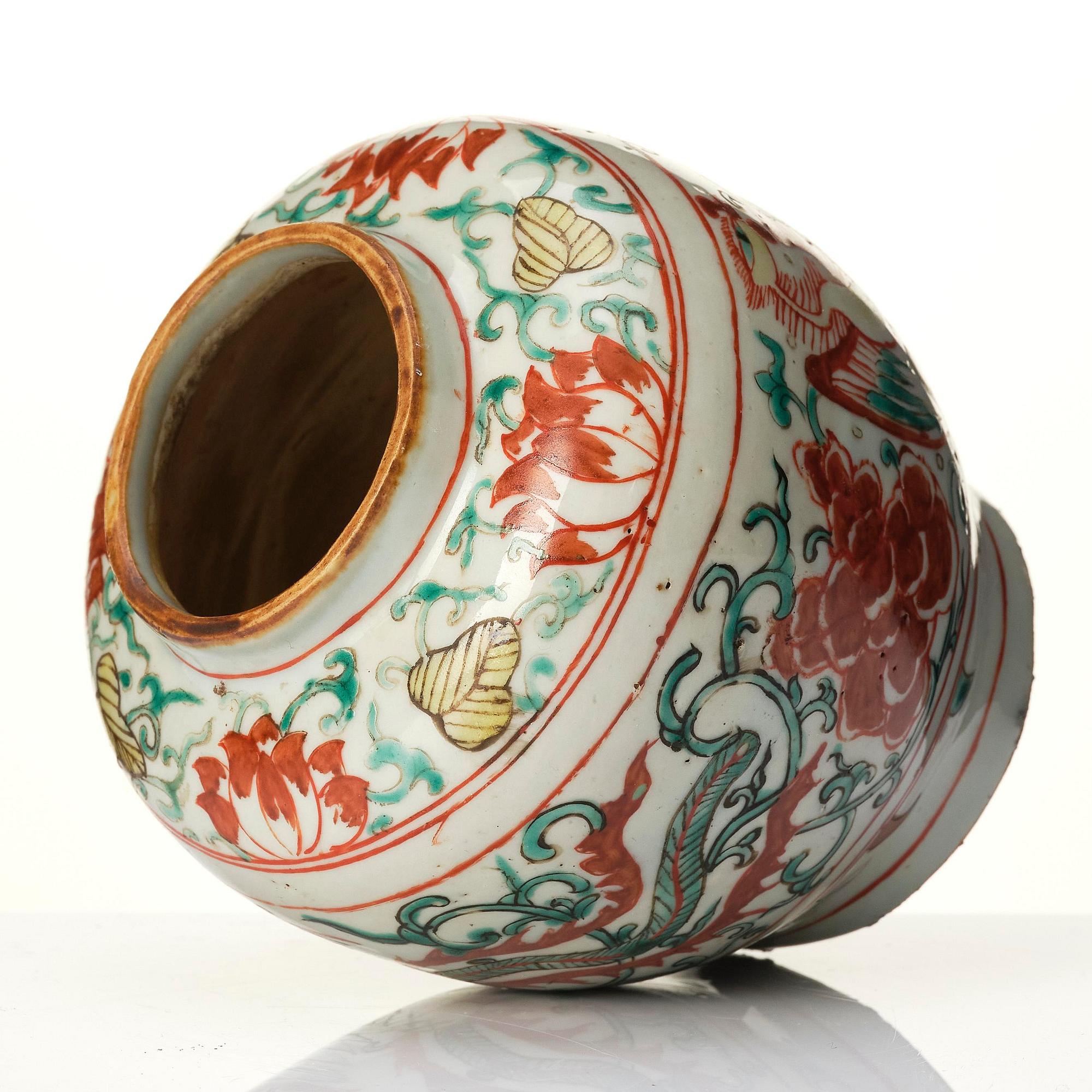 A wucai decorated phoenix jar, Transition, 17th century.