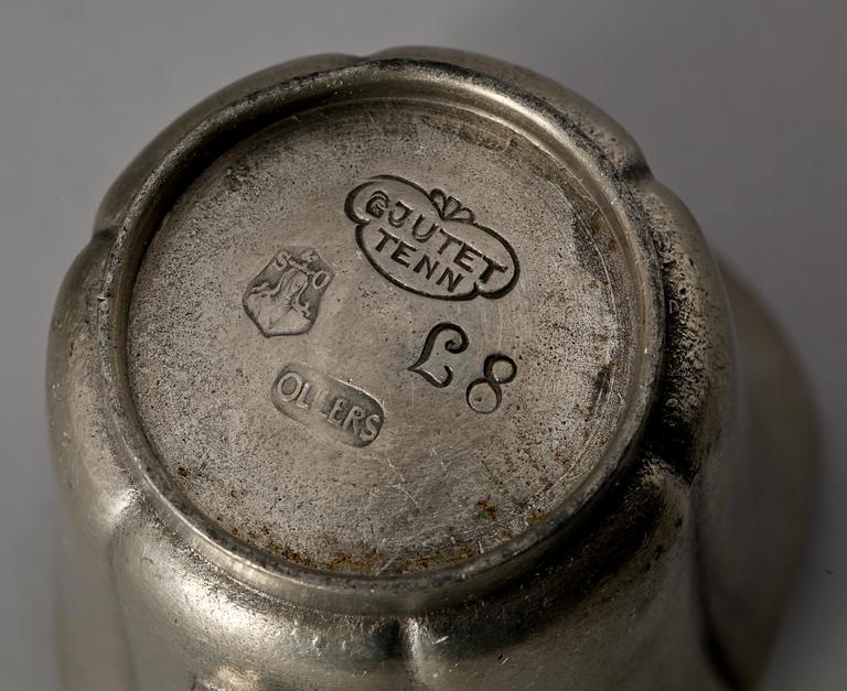 TEKANNA samt GRÄDDSNIPA, gjutet tenn, Edvin Ollers, 1930-tal.