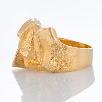 Björn Weckström ring "Tourmaline Bridge" 18K guld med en grön turmalin.