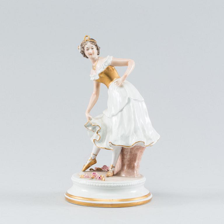 A Sitzendorf figurine, first half of 20th century.